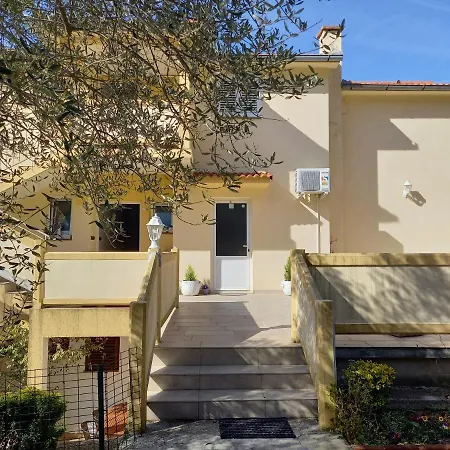 Apartment Oliva Supetarska Draga